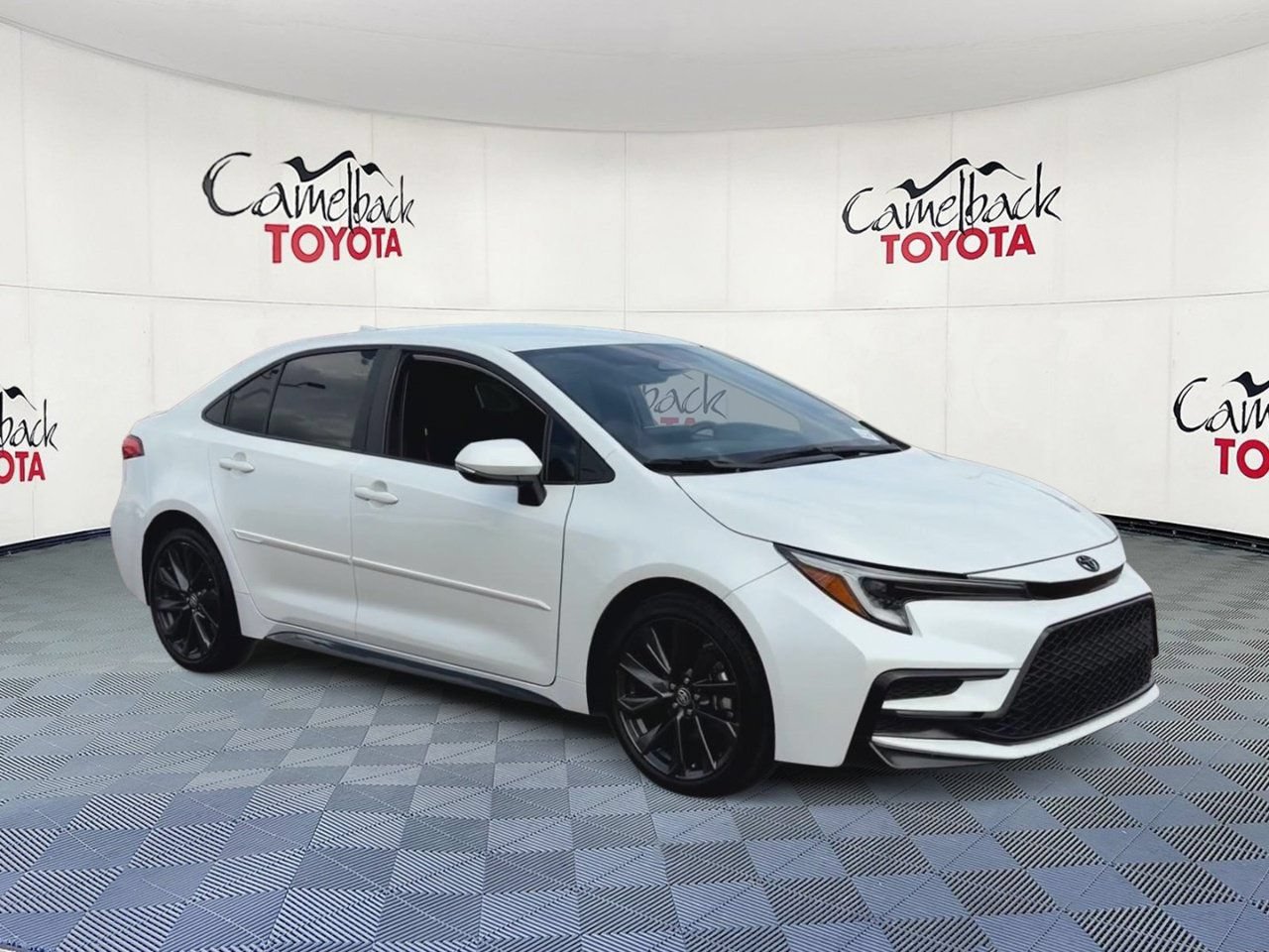 Used 2025 Toyota Corolla SE FWD image 5