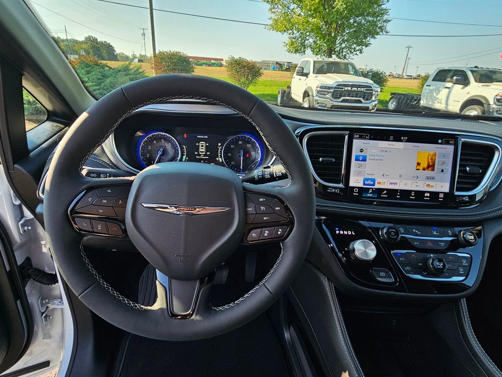 New 2026 Chrysler Pacifica Limited image 14