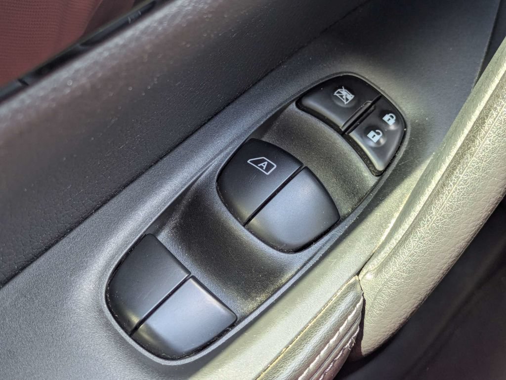 Used 2020 Nissan Rogue Sport SV FWD image 23