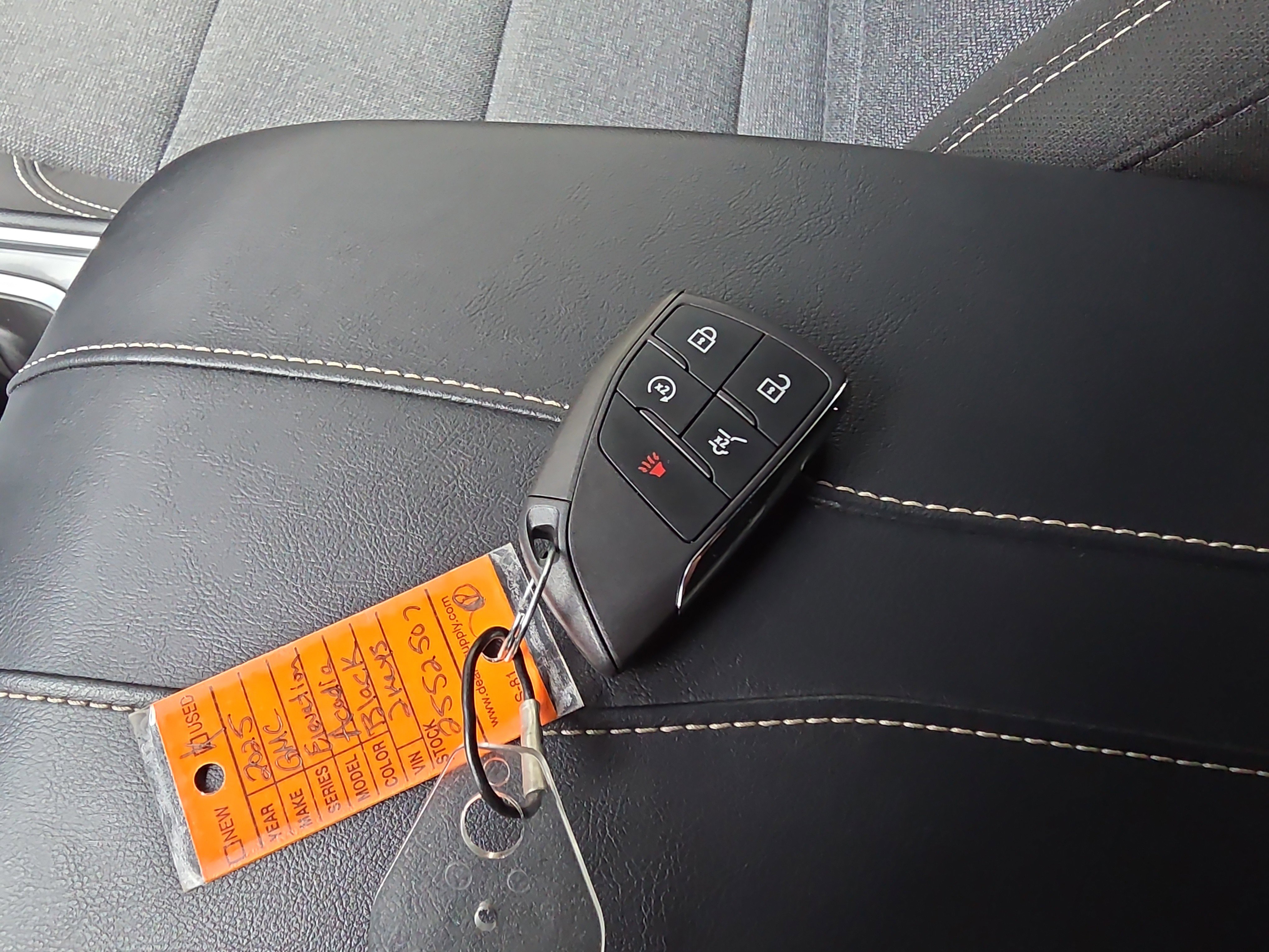 Used 2025 GMC Acadia Elevation image 43