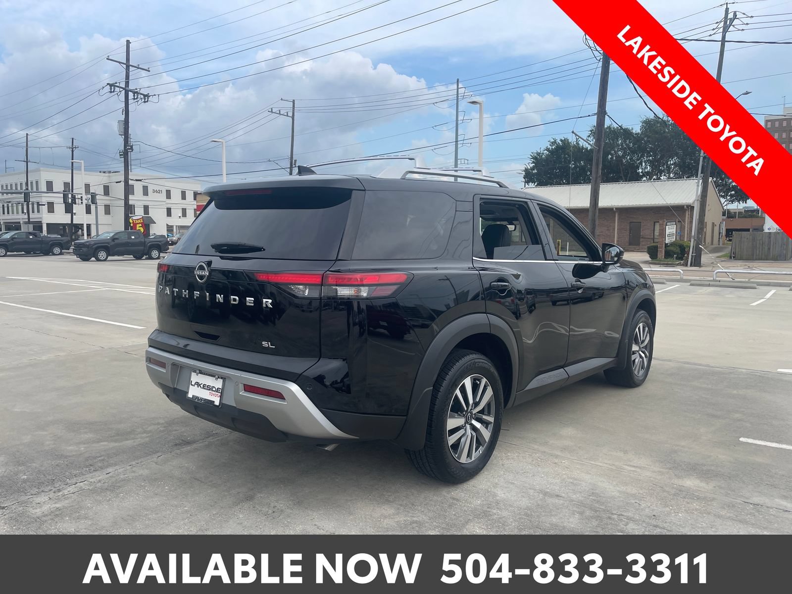 Used 2024 Nissan Pathfinder SL FWD image 5
