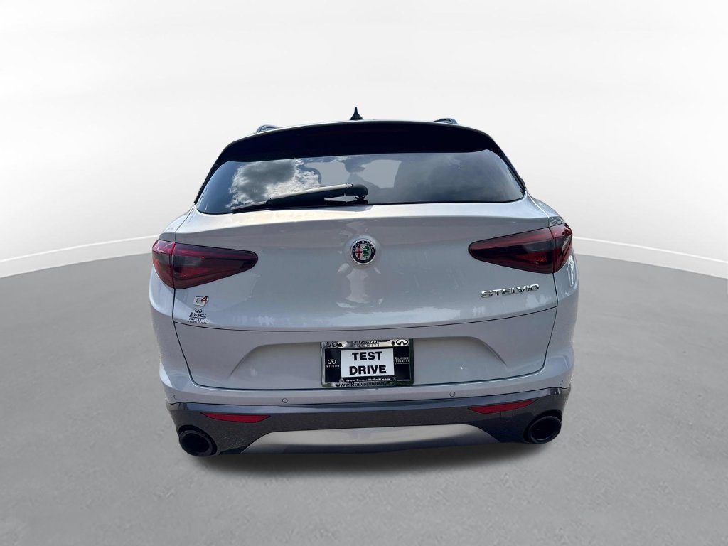 Used 2023 Alfa Romeo Stelvio Ti AWD/4WD image 7