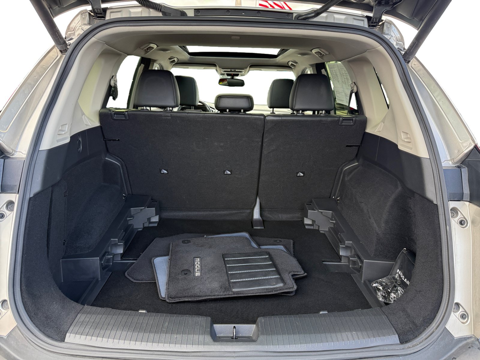Used 2023 Nissan Rogue SL FWD image 17