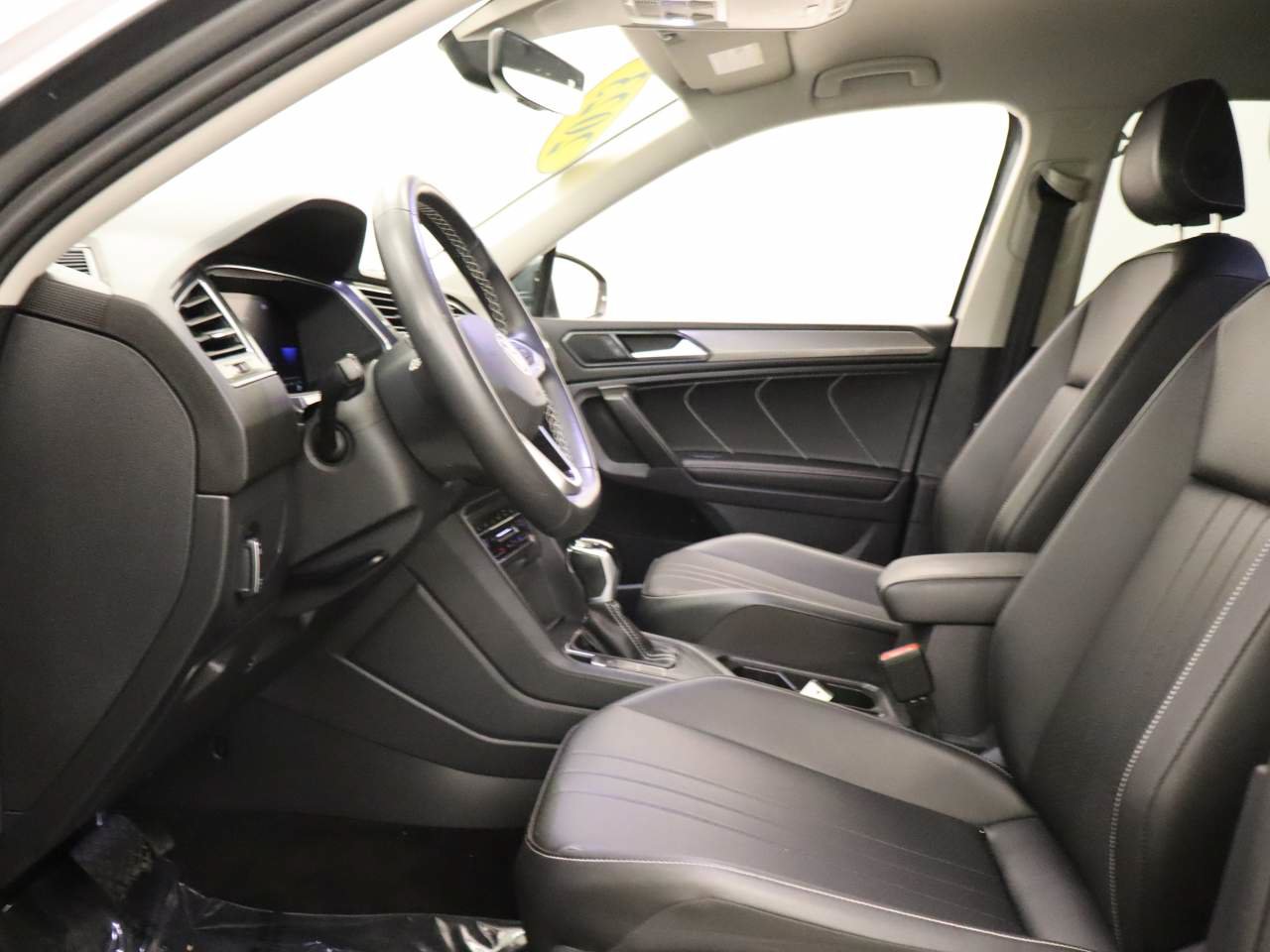 Certified 2023 Volkswagen Tiguan SE FWD image 15