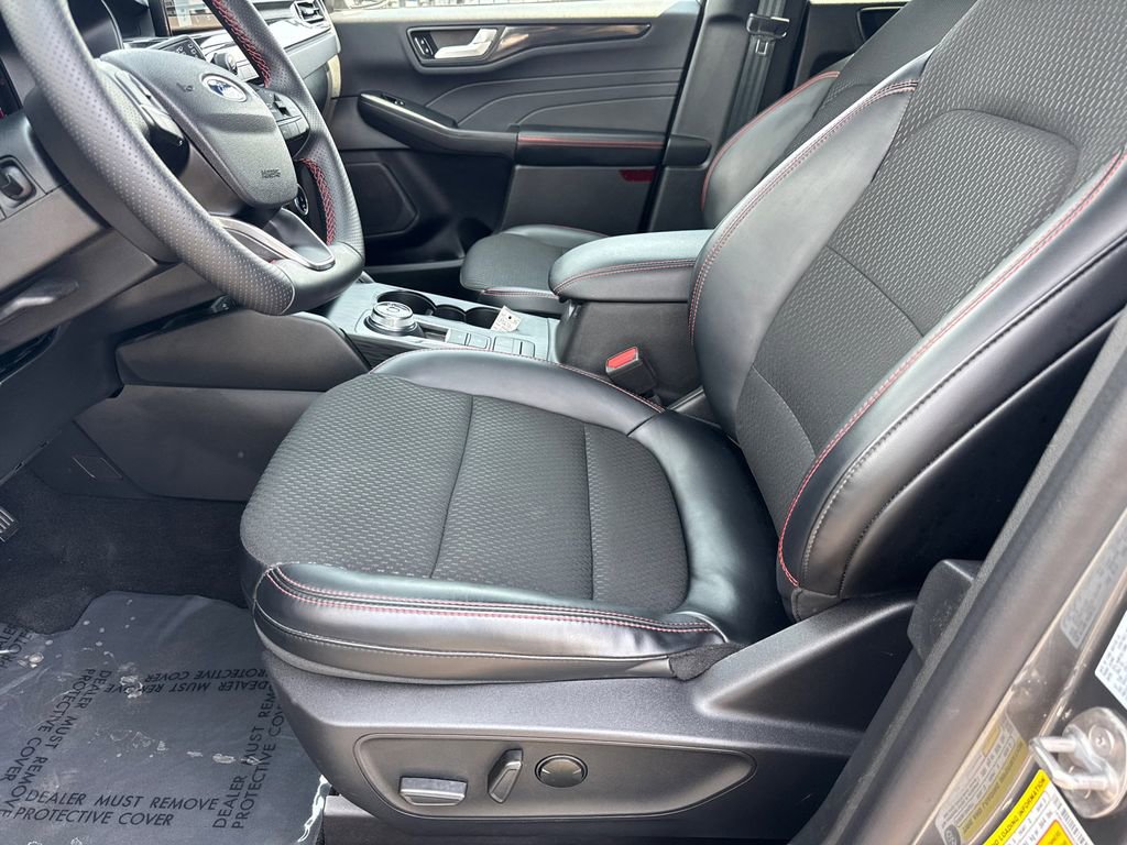 Used 2025 Ford Escape ST-Line FWD image 10