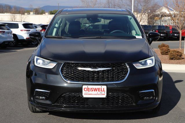 Used 2024 Chrysler Pacifica Limited image 7