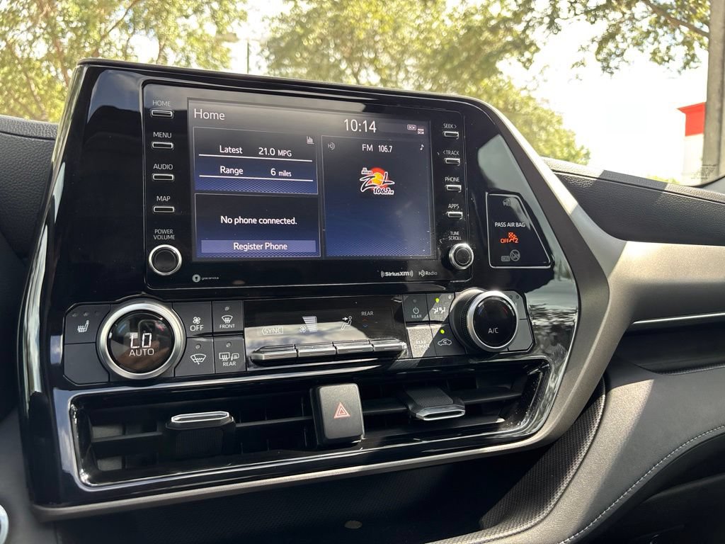 Used 2020 Toyota Highlander XLE FWD image 30