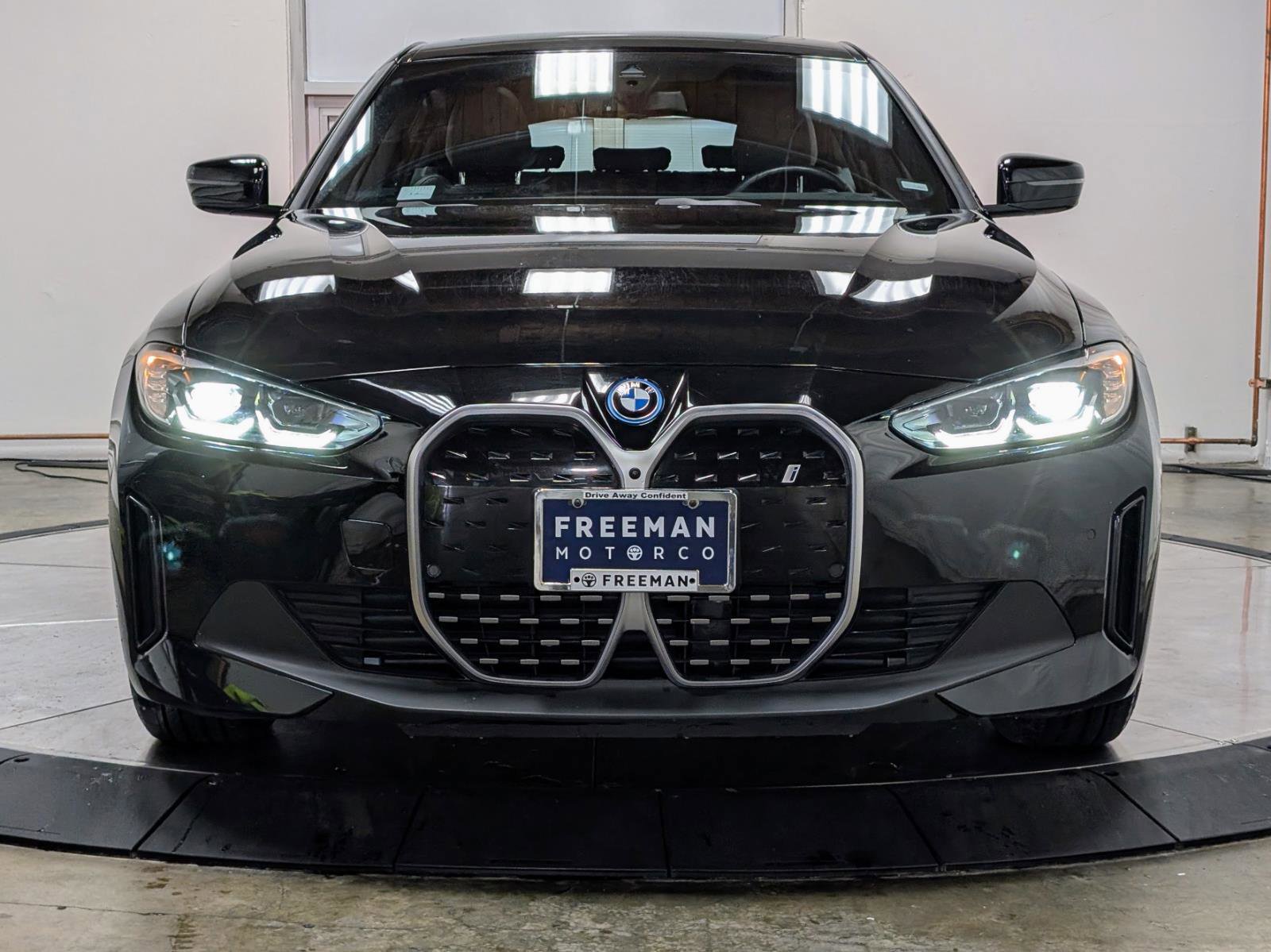 Used 2024 BMW i4 xDrive40i AWD/4WD image 3