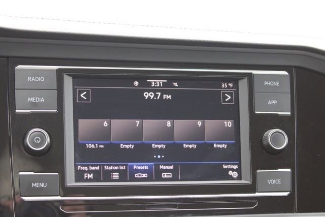 Used 2024 Volkswagen Jetta SE image 30