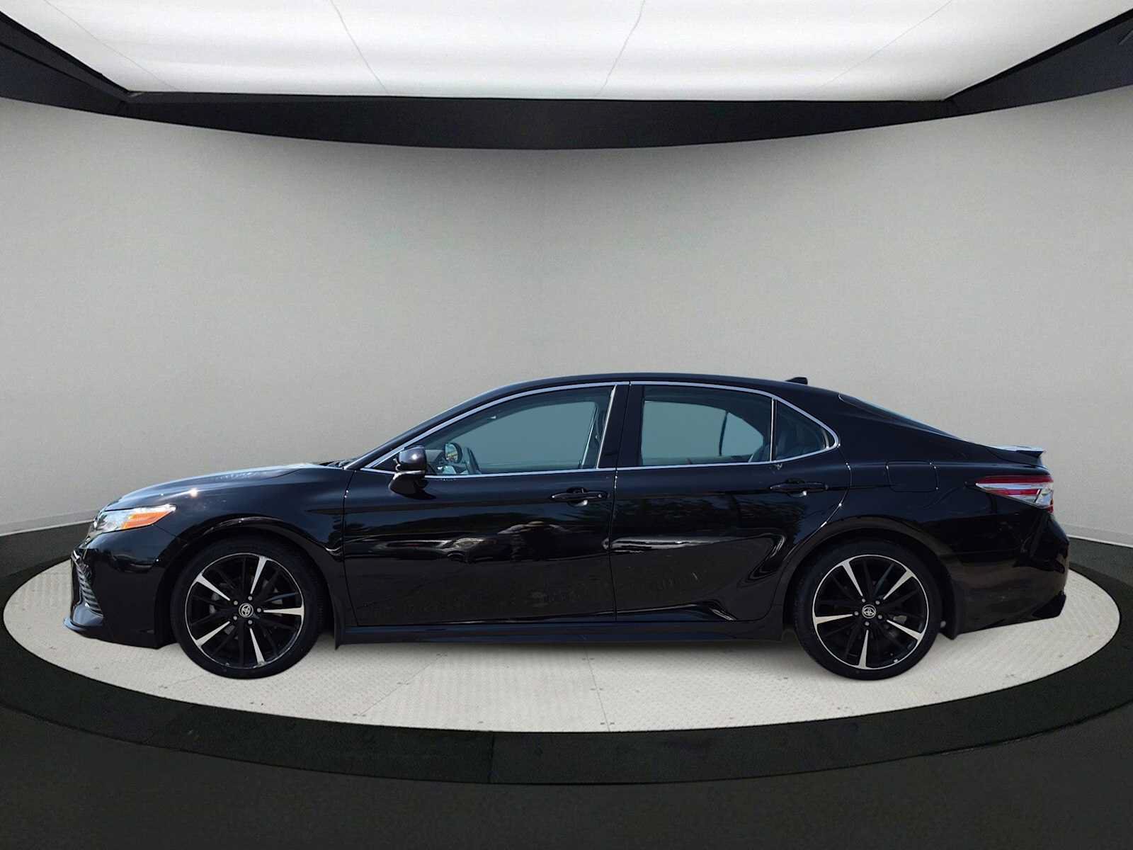 Used 2020 Toyota Camry XSE FWD image 5