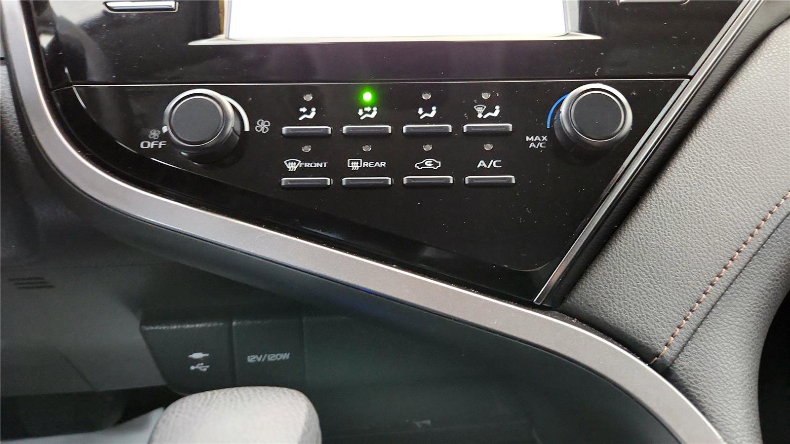 Used 2019 Toyota Camry LE w/ Carpet Mat Package image 30