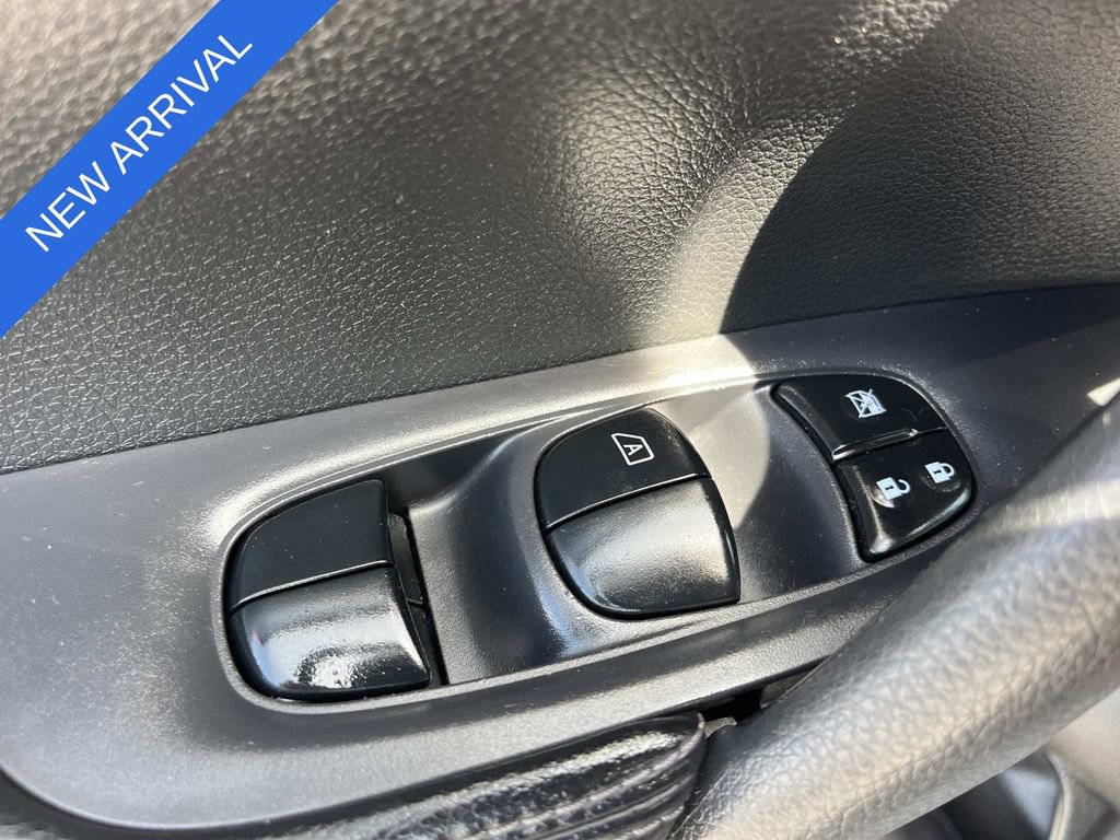 Used 2015 Nissan Rogue S AWD/4WD image 26