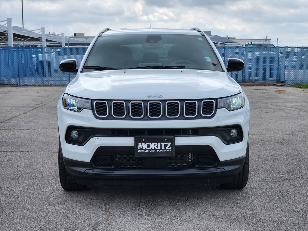 Used 2025 Jeep Compass Latitude AWD/4WD image 2