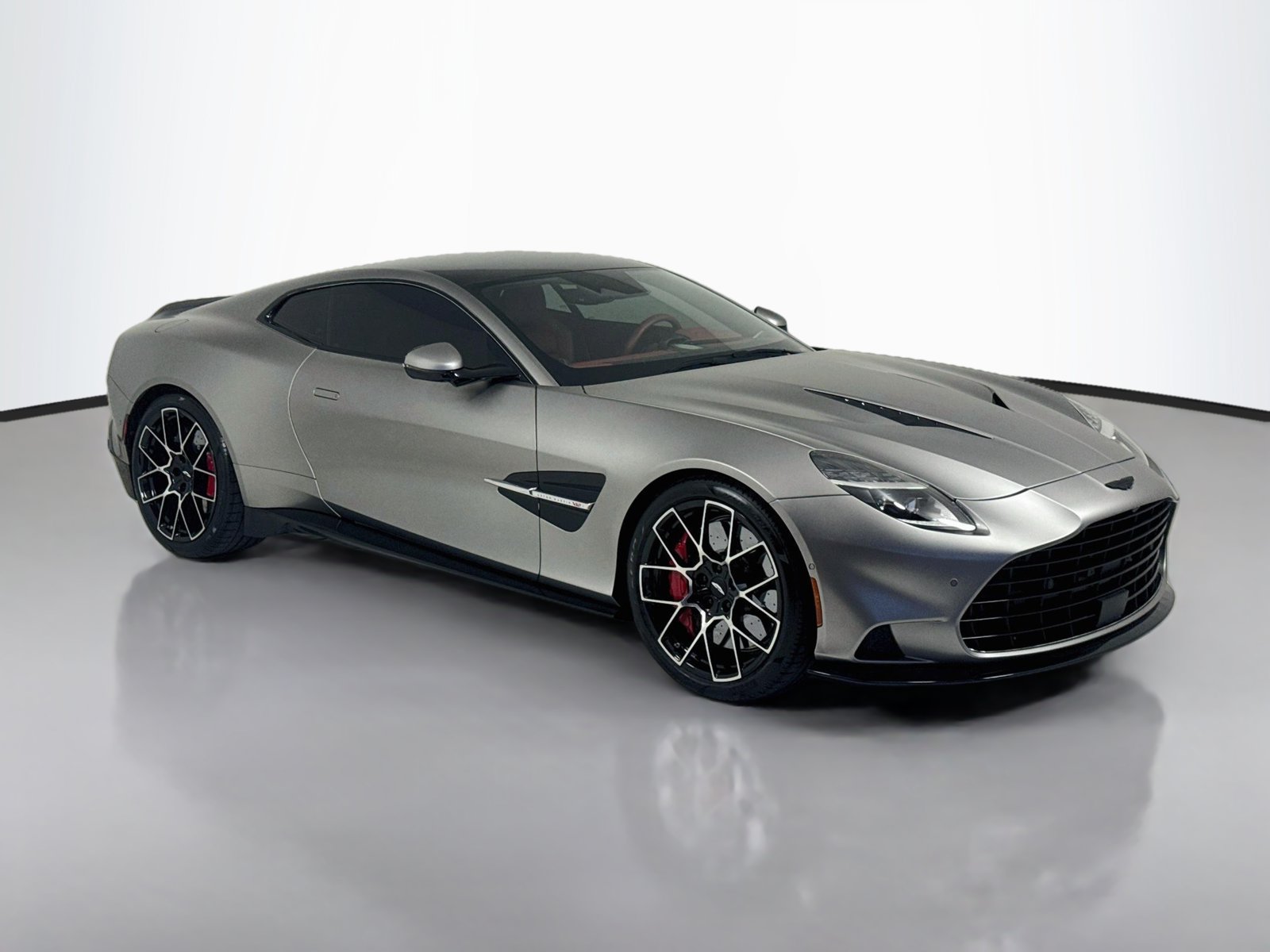 Used 2025 Aston Martin Vanquish RWD image 1
