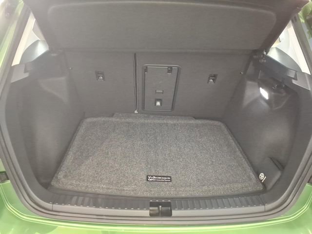 Used 2025 Volkswagen Taos SE w/ Panoramic Sunroof Package image 11