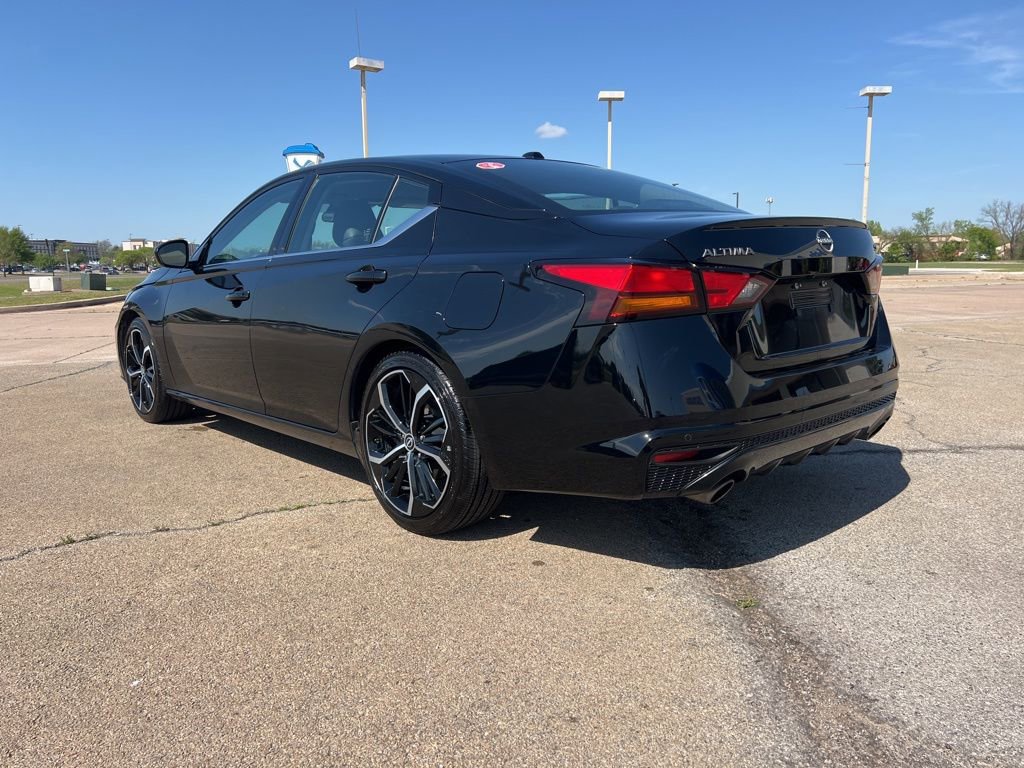 Used 2024 Nissan Altima 2.5 SR FWD image 3