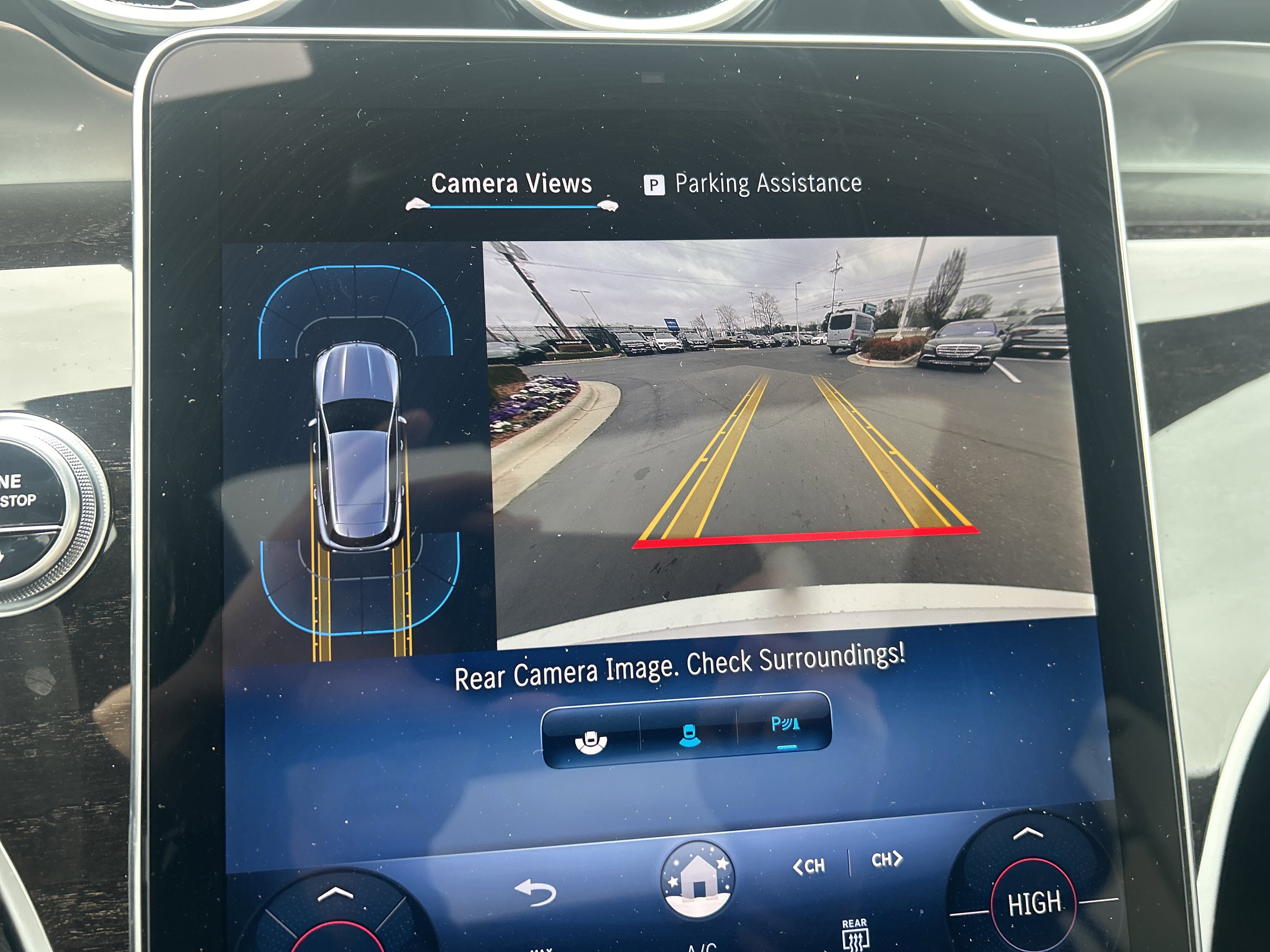 Used 2025 Mercedes-Benz GLC 300 4MATIC w/ Driver Assistance Package image 25