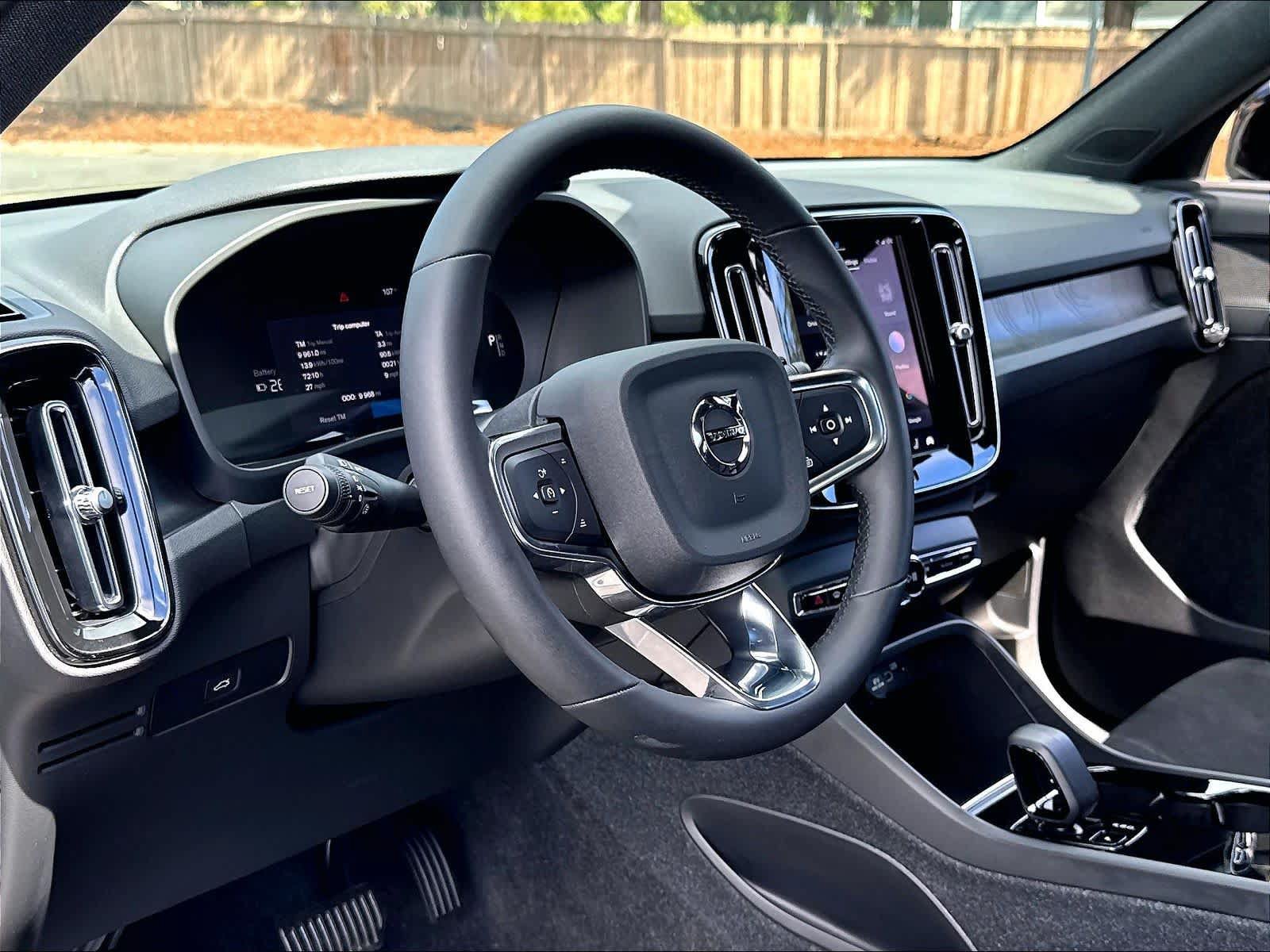 Used 2023 Volvo XC40 Recharge Plus w/ Protection Package Premier AWD/4WD image 17