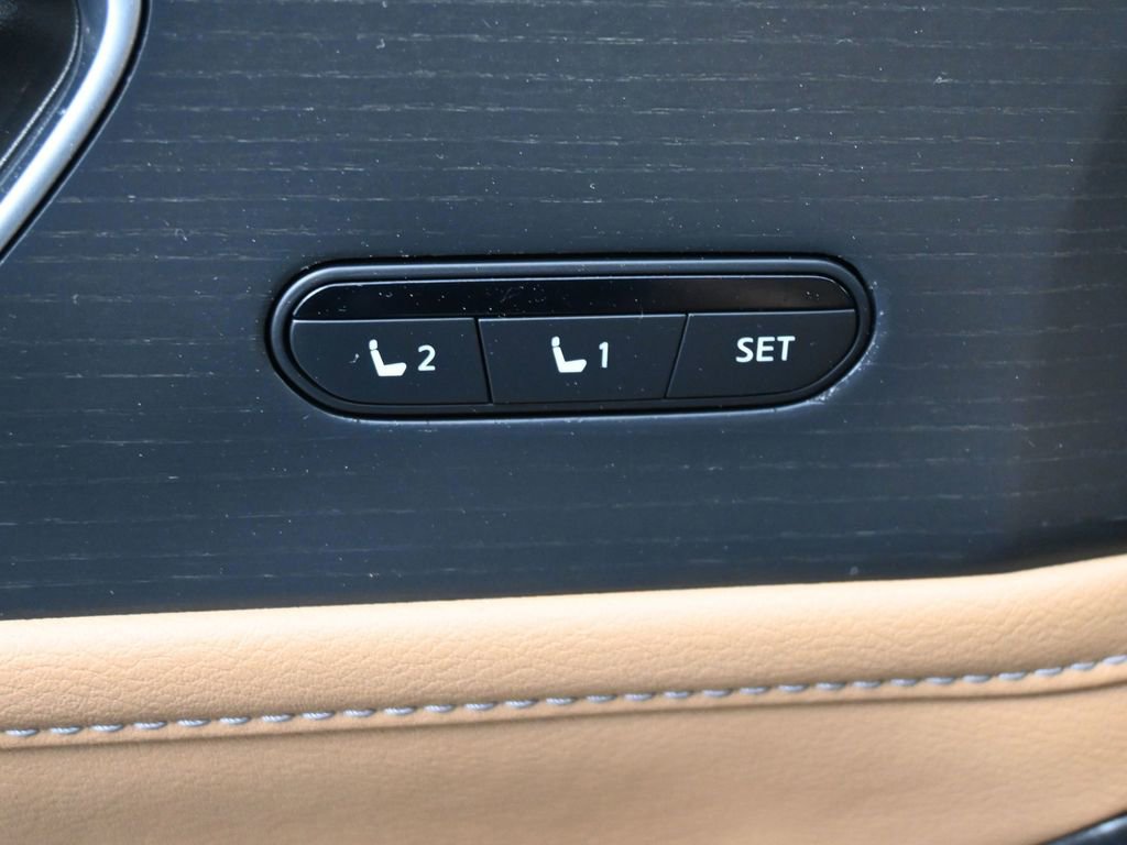 Used 2025 INFINITI QX80 Sensory image 5