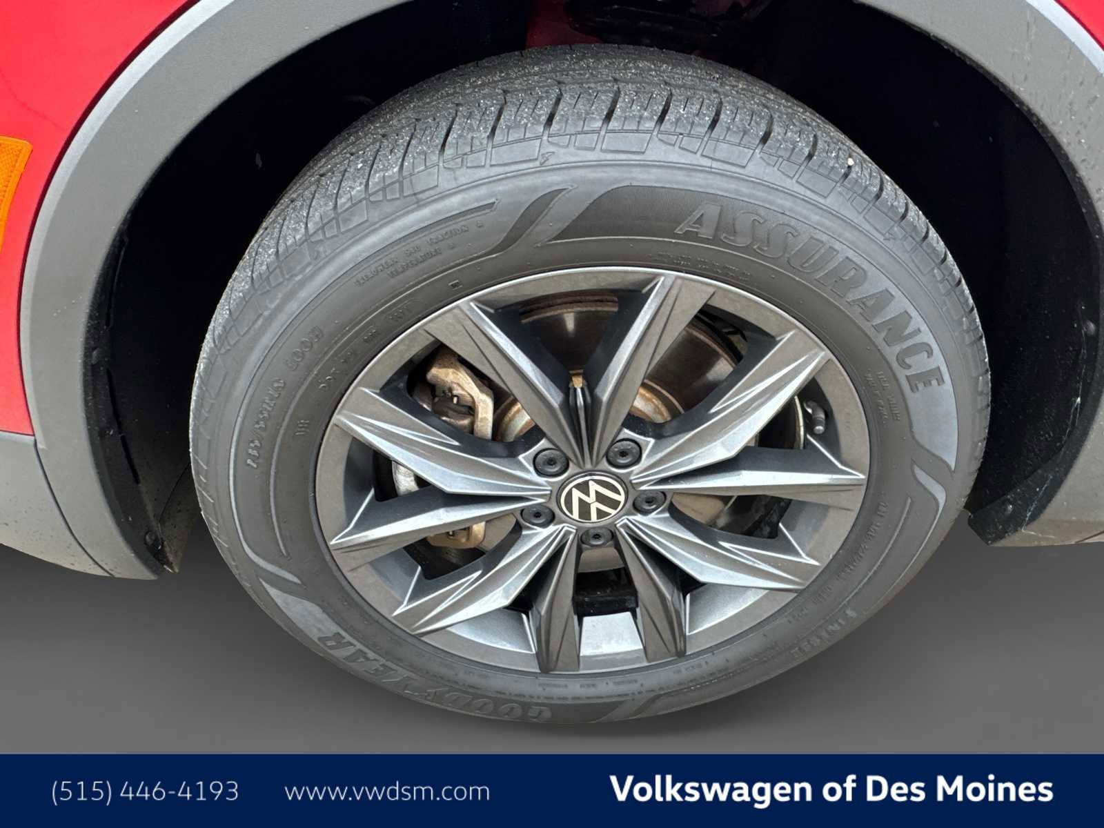 Used 2022 Volkswagen Tiguan SE w/ Panoramic Sunroof Package image 8