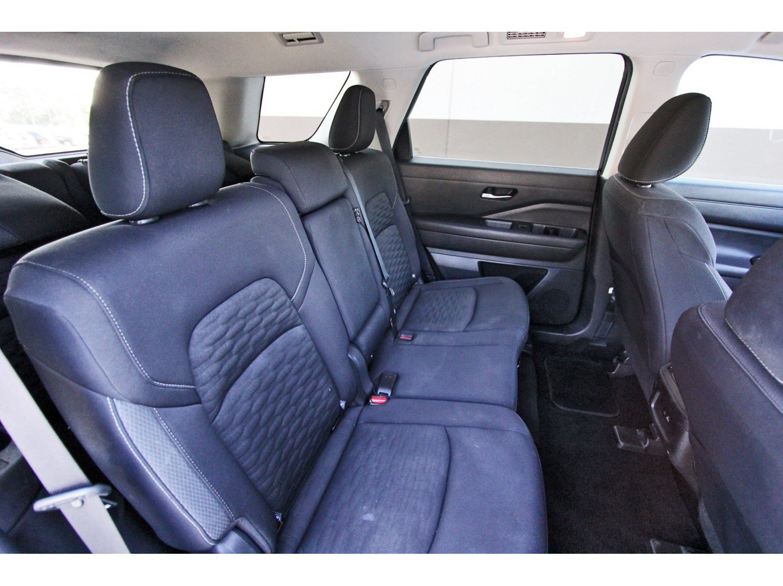 Used 2022 Nissan Pathfinder SV FWD image 14