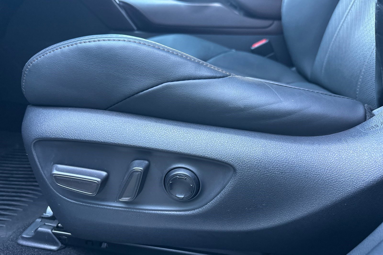 Used 2023 Toyota Venza Limited image 14