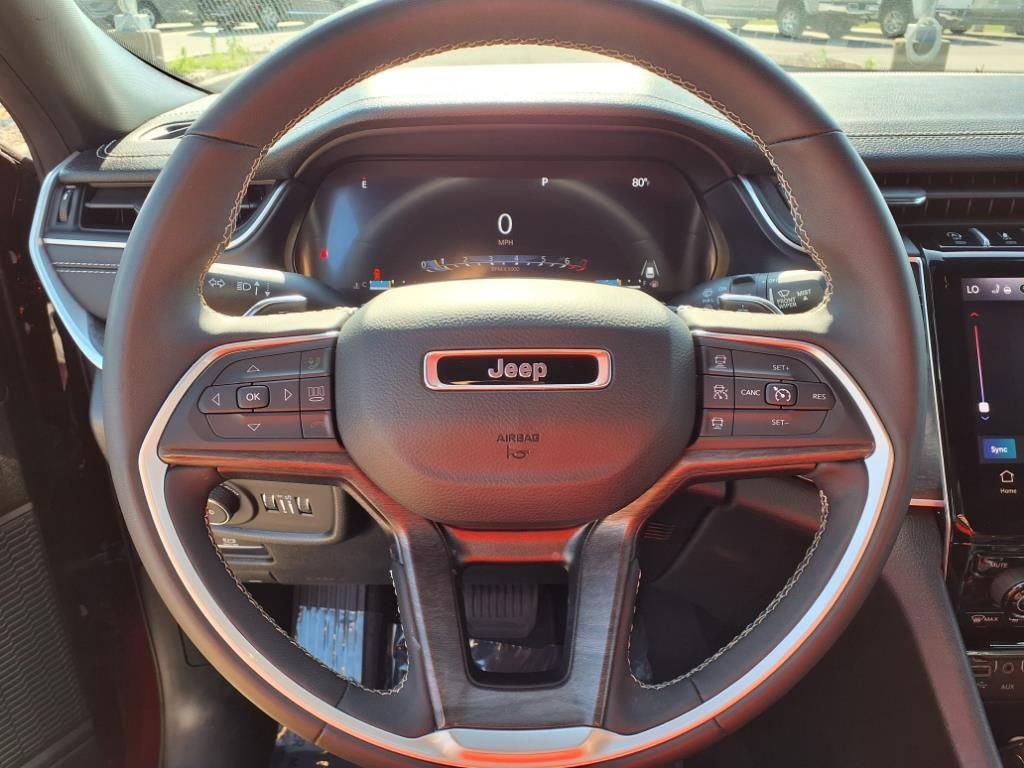 Used 2024 Jeep Grand Cherokee Limited image 17