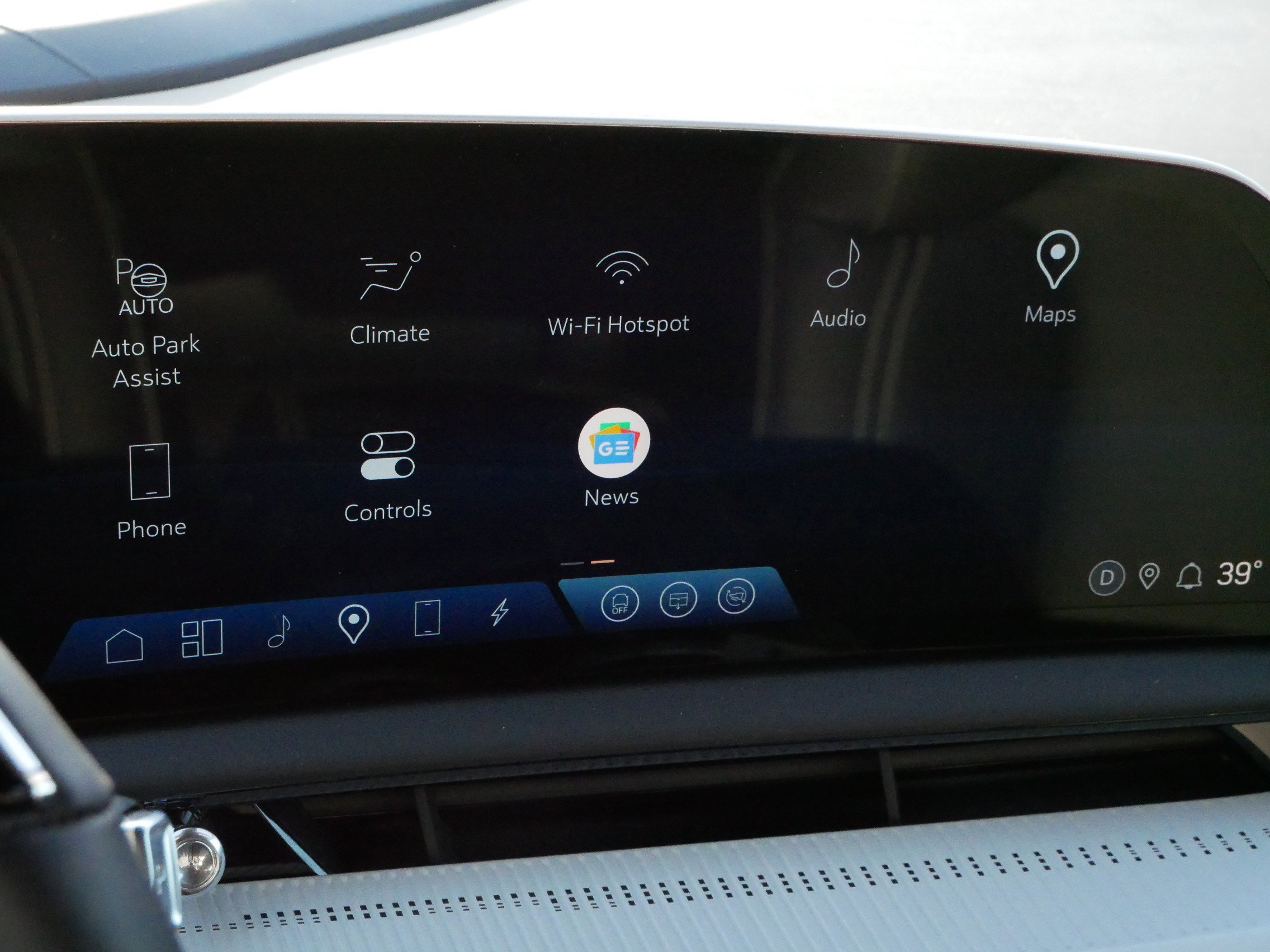 Certified 2025 Cadillac Optiq Sport 2 w/ LPO, Floor Liner Package image 27