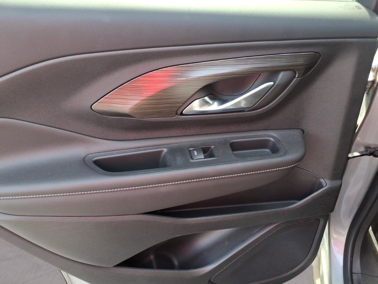Used 2023 GMC Terrain SLE w/ Driver Convenience Package FWD image 9