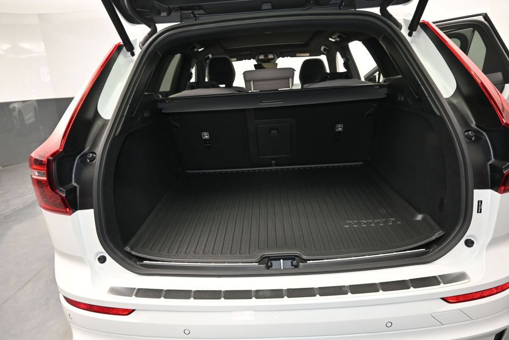 New 2026 Volvo XC60 B5 Plus w/ Climate Package AWD/4WD image 15
