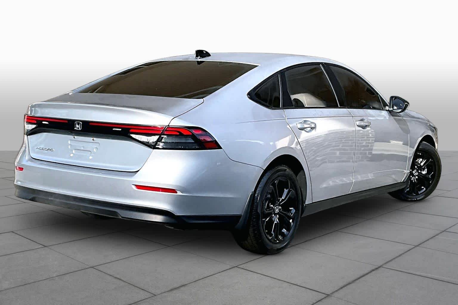 Used 2025 Honda Accord SE image 13