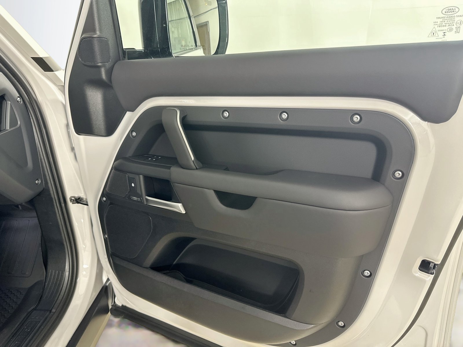 New 2026 Land Rover Defender 110 X-Dynamic SE AWD/4WD image 45