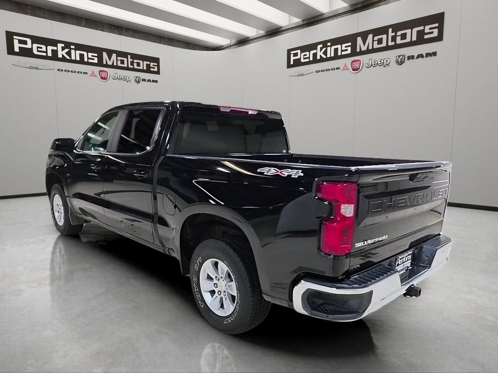 Used 2025 Chevrolet Silverado 1500 LT AWD/4WD image 3