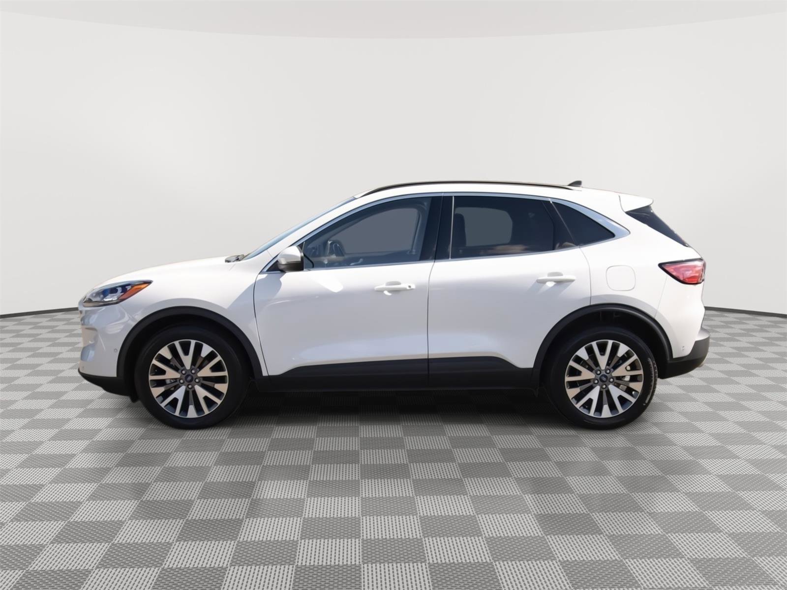 Used 2020 Ford Escape Titanium image 20