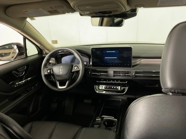 Used 2025 Lincoln Corsair Reserve image 16