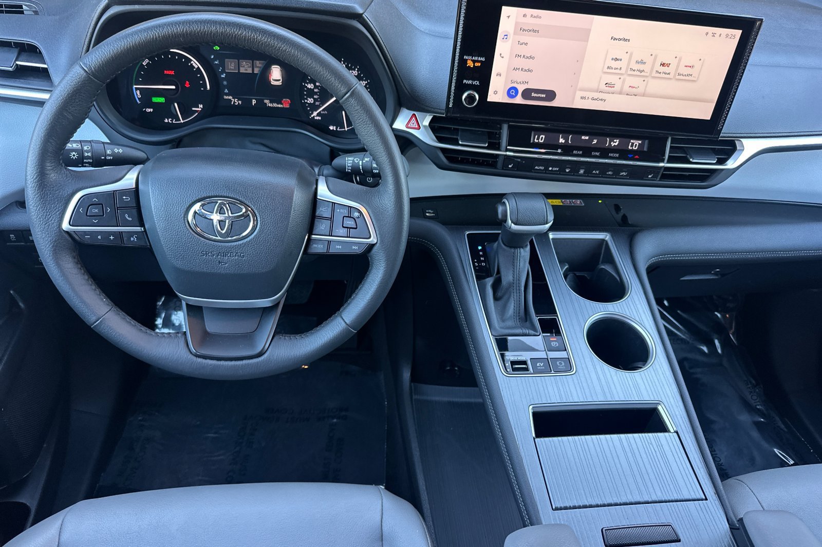 Certified 2025 Toyota Sienna XLE FWD image 17