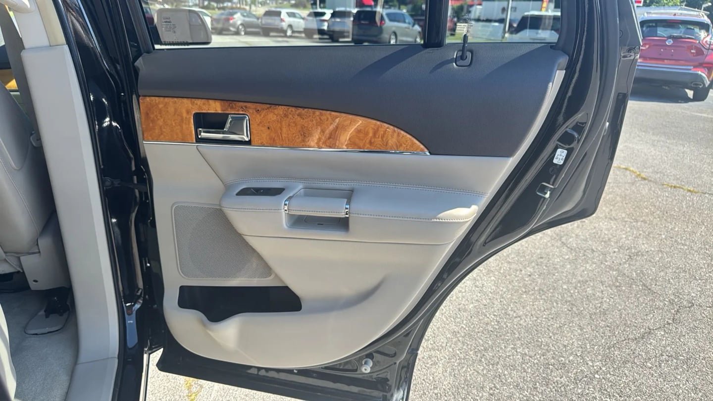 Used 2012 Lincoln MKX FWD w/ Wood Pkg image 27