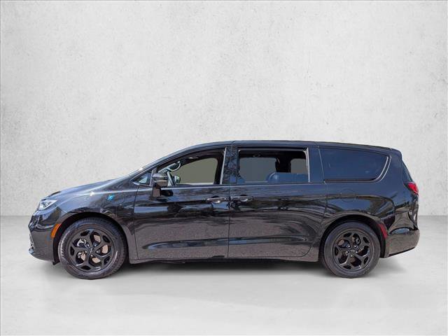 Used 2022 Chrysler Pacifica Limited w/ S Appearance Package image 9