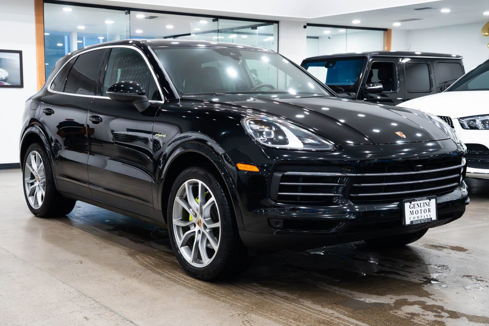 Used 2023 Porsche Cayenne image 3