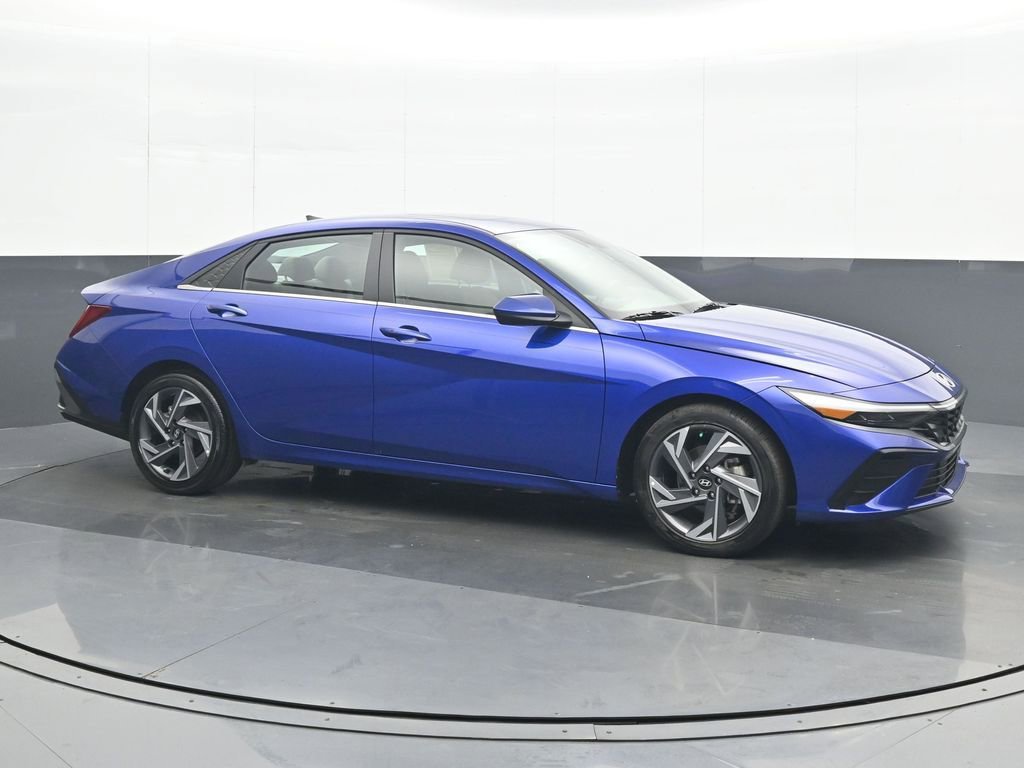 Used 2025 Hyundai Elantra SEL FWD image 8