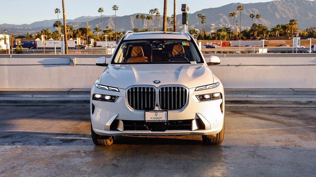 Used 2026 BMW X7 xDrive40i AWD/4WD image 3