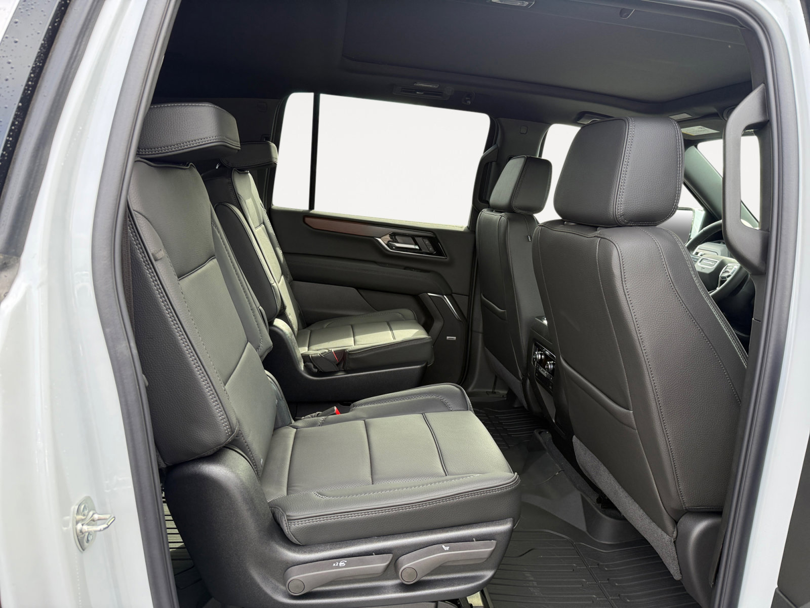 New 2026 GMC Yukon XL Denali w/ Sun & Power Step Package AWD/4WD image 18