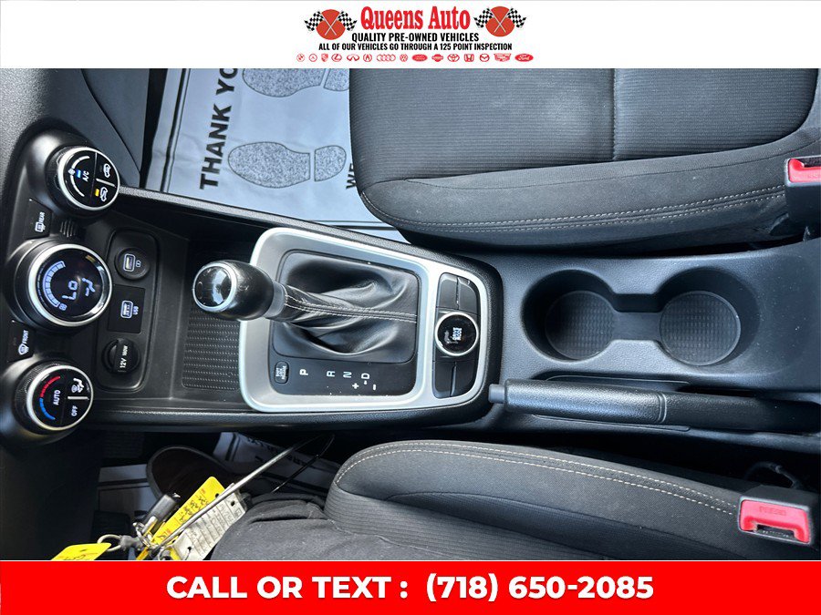Used 2021 Hyundai Venue SEL w/ Cargo Package FWD image 15