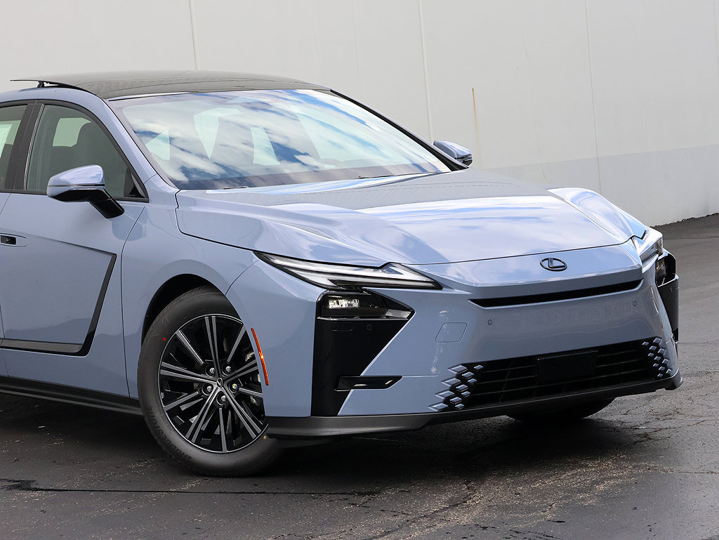 New 2026 Lexus ES 350h AWD w/ Convenience Package image 2