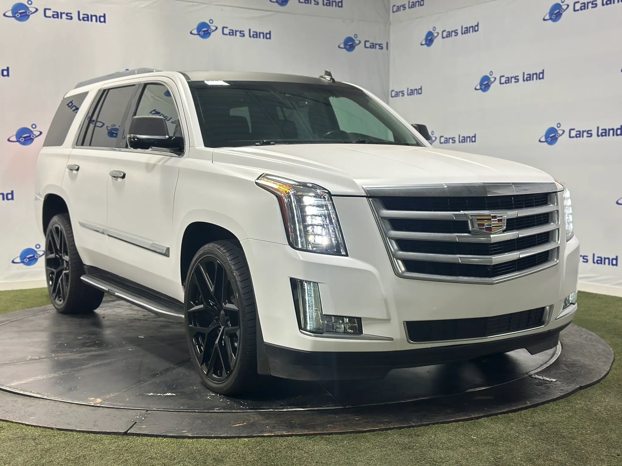 Used 2016 Cadillac Escalade Luxury image 1