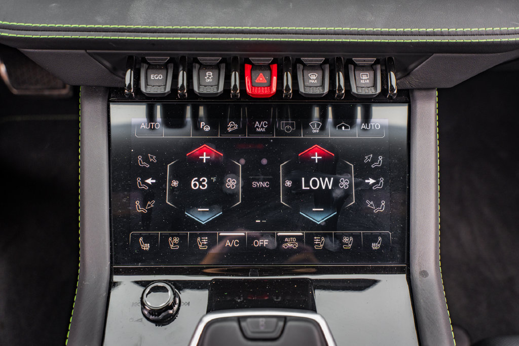 Used 2025 Lamborghini Urus SE AWD/4WD image 28