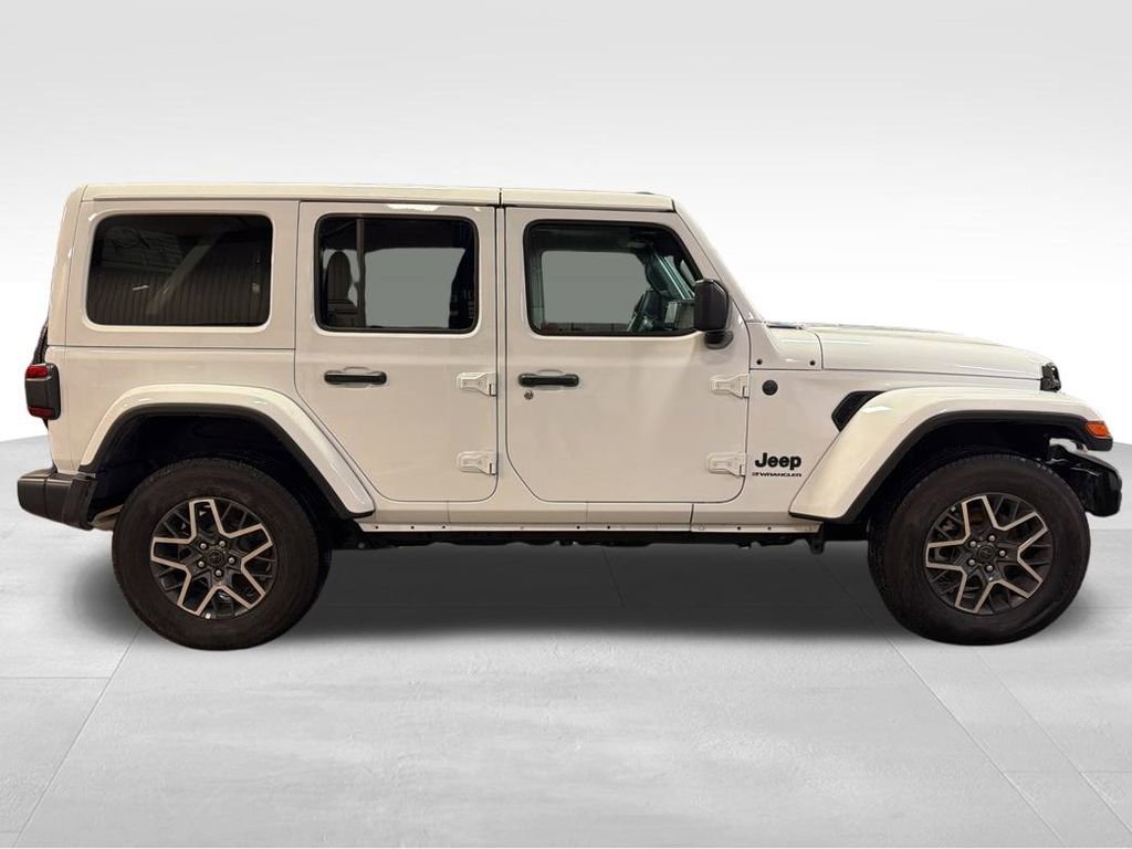 Used 2025 Jeep Wrangler Sahara image 6
