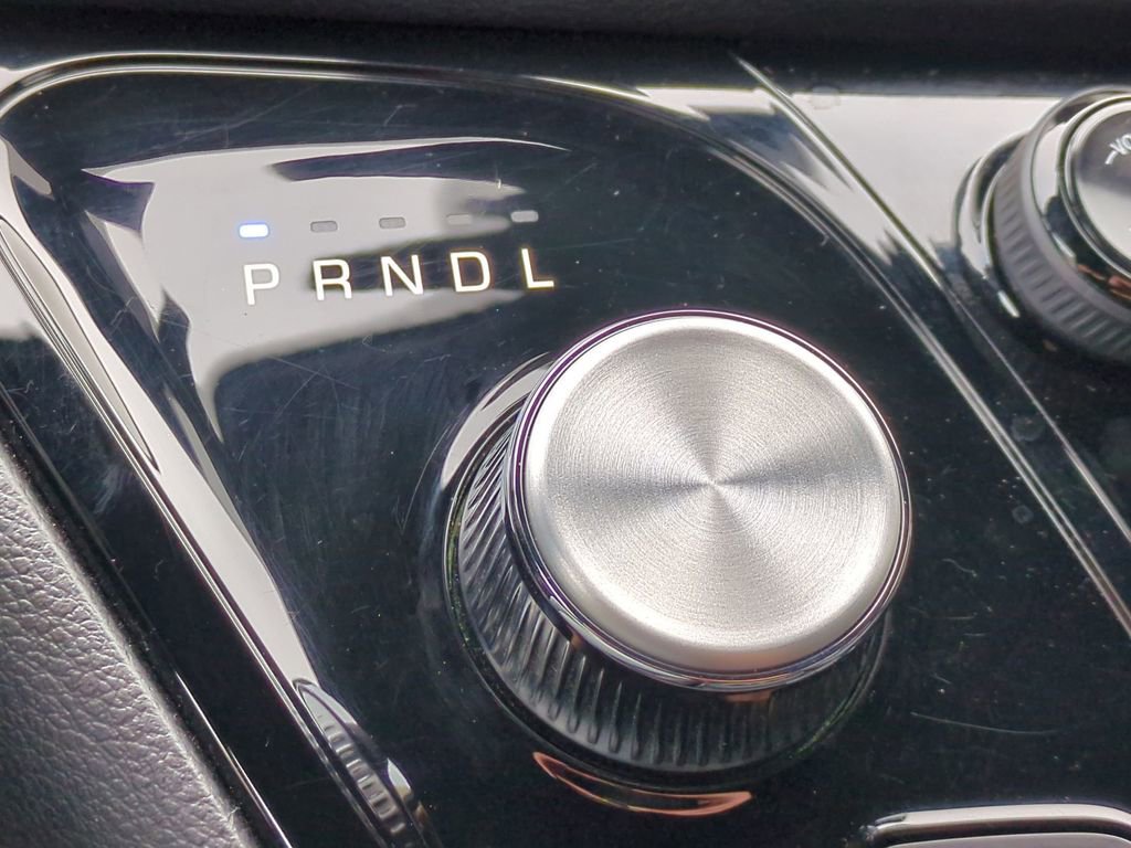 Used 2025 Chrysler Pacifica Select image 19