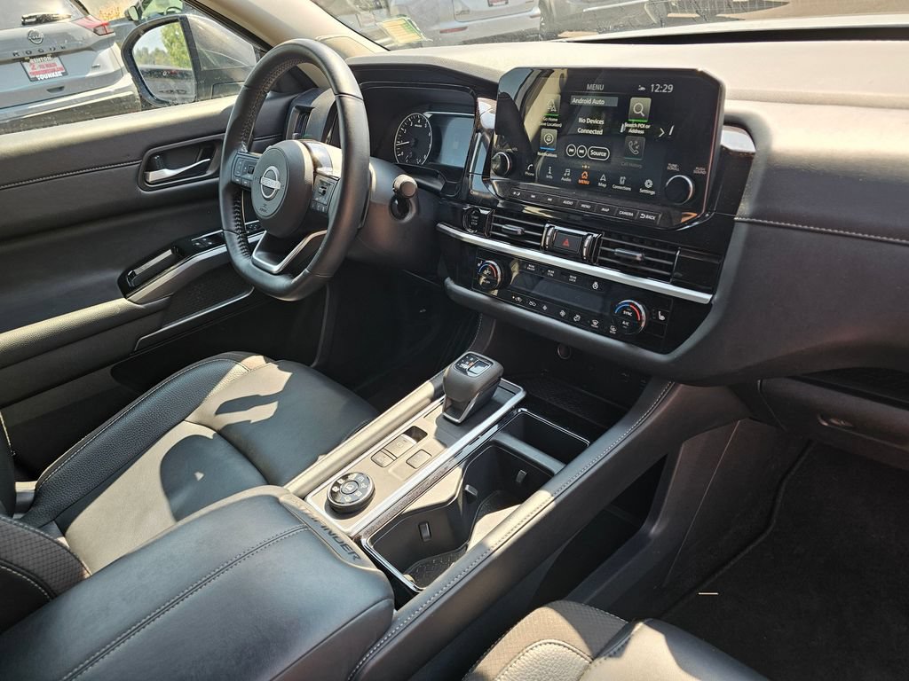 Used 2025 Nissan Pathfinder SL w/ SL Premium Package AWD/4WD image 11