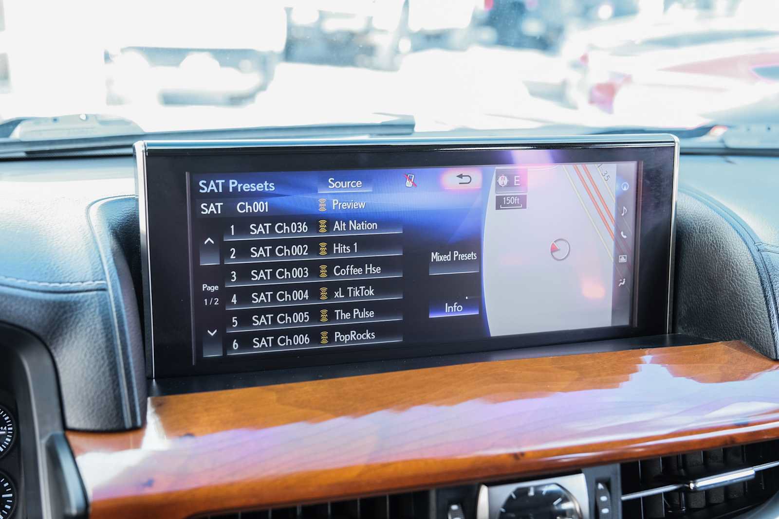 Used 2017 Lexus LX 570 4WD w/ Luxury Package image 47